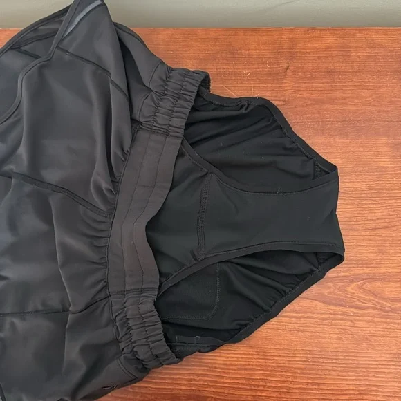 Lululemon Hotty Hot 2.5” shorts - Picture 3 of 6